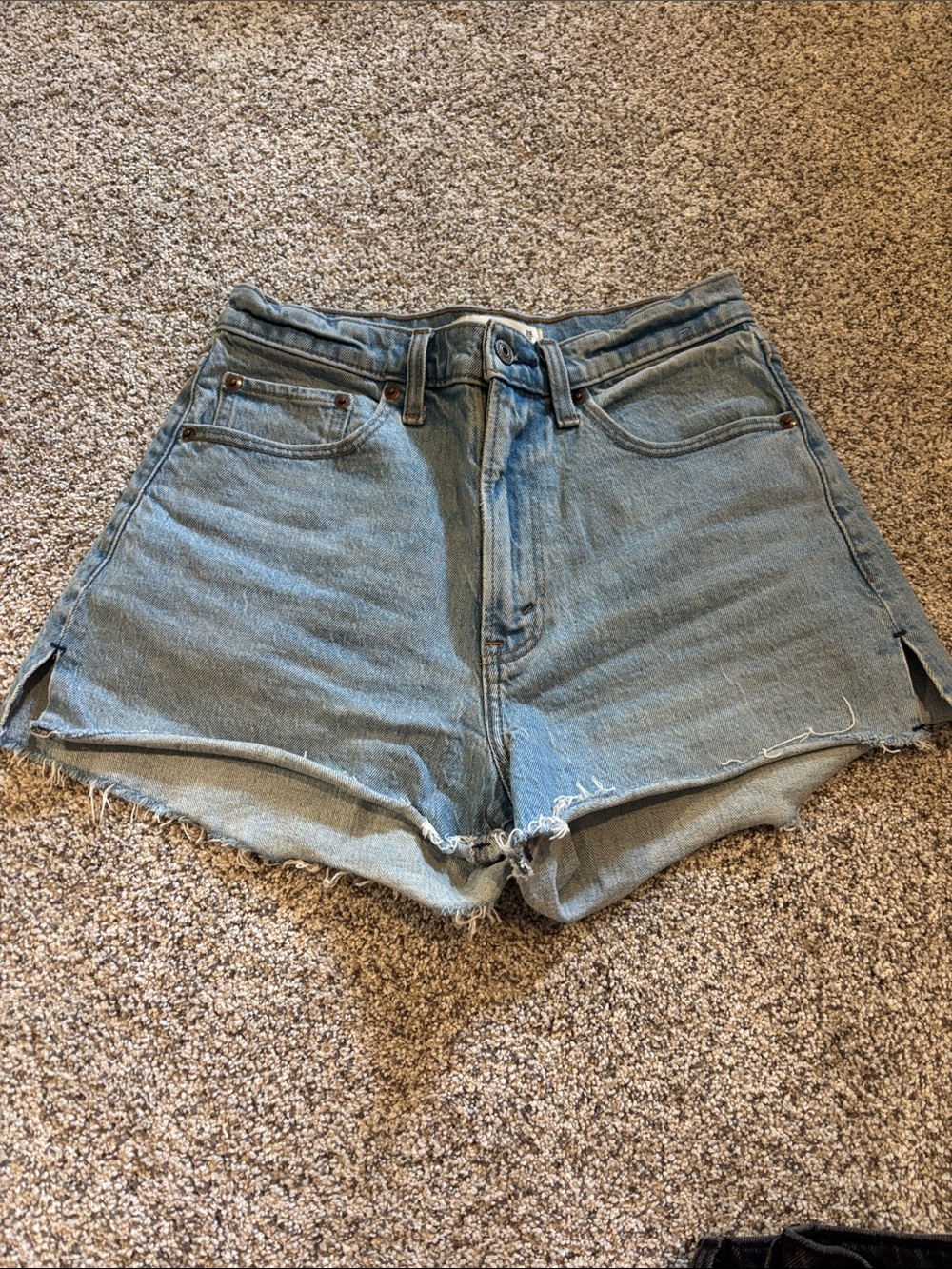 Abercrombie & Fitch mom short high rise